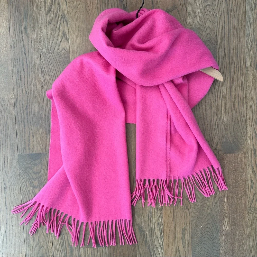Johnstons of Elgin 100% Cashmere Oversized Wrap Stole in Bright Pink 86
